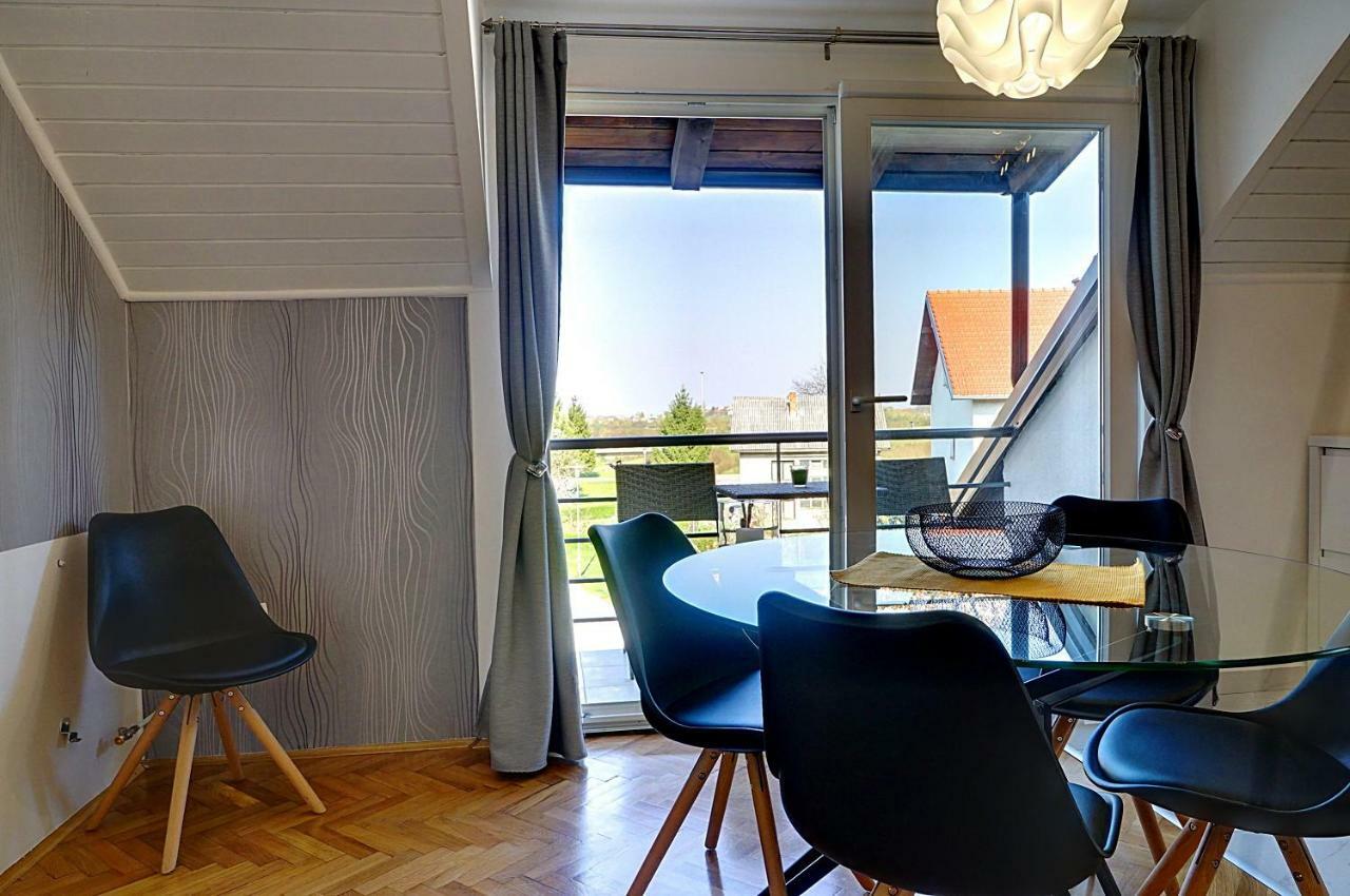 Apartman Studio Sonas 3 With Free Private Parking คาร์โลวัตส์ ภายนอก รูปภาพ