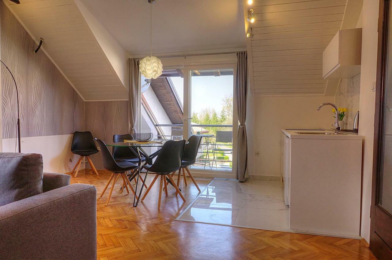 Apartman Studio Sonas 3 With Free Private Parking คาร์โลวัตส์ ภายนอก รูปภาพ