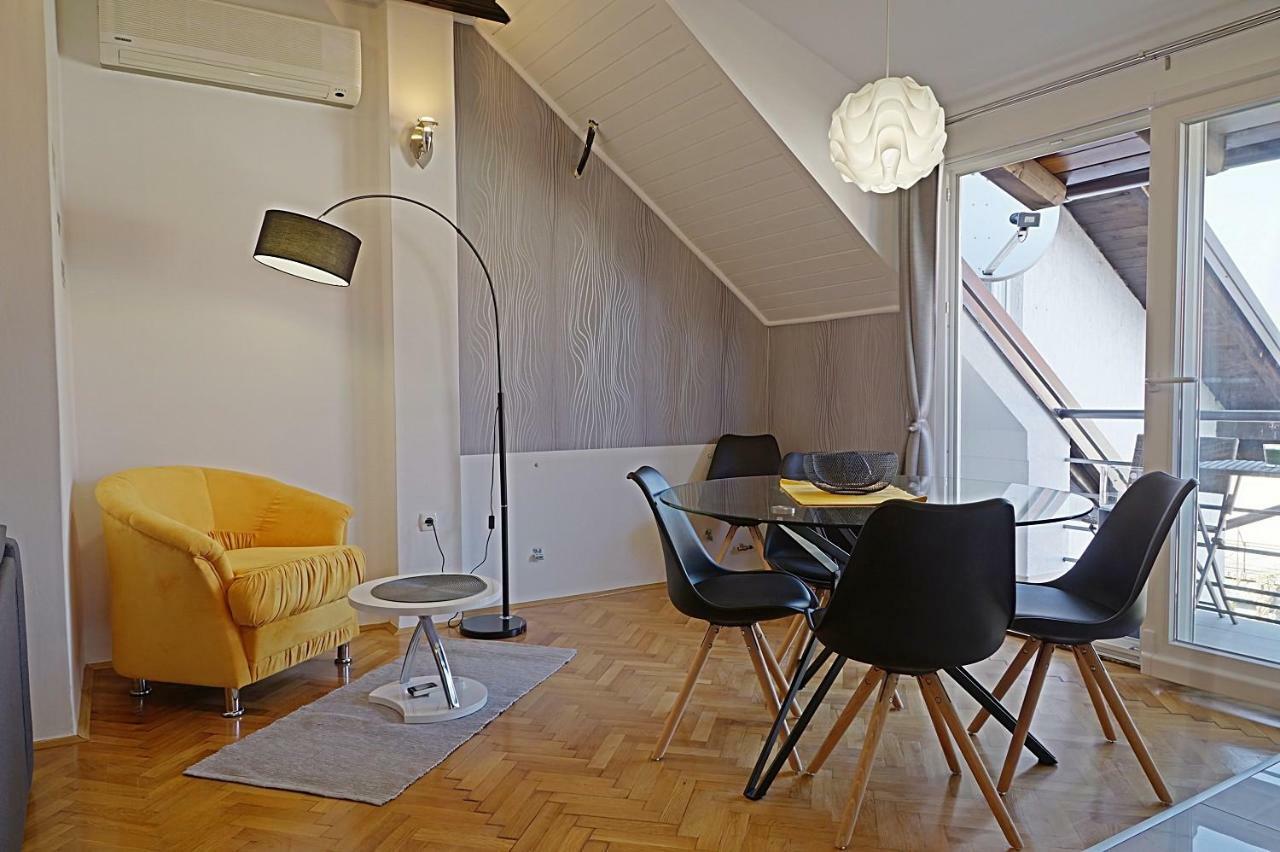 Apartman Studio Sonas 3 With Free Private Parking คาร์โลวัตส์ ภายนอก รูปภาพ
