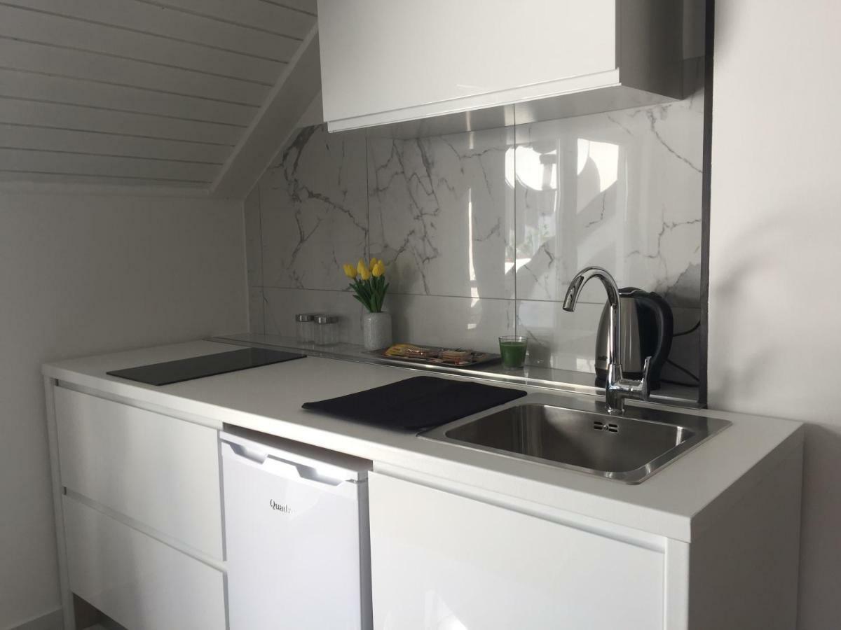 Apartman Studio Sonas 3 With Free Private Parking คาร์โลวัตส์ ภายนอก รูปภาพ