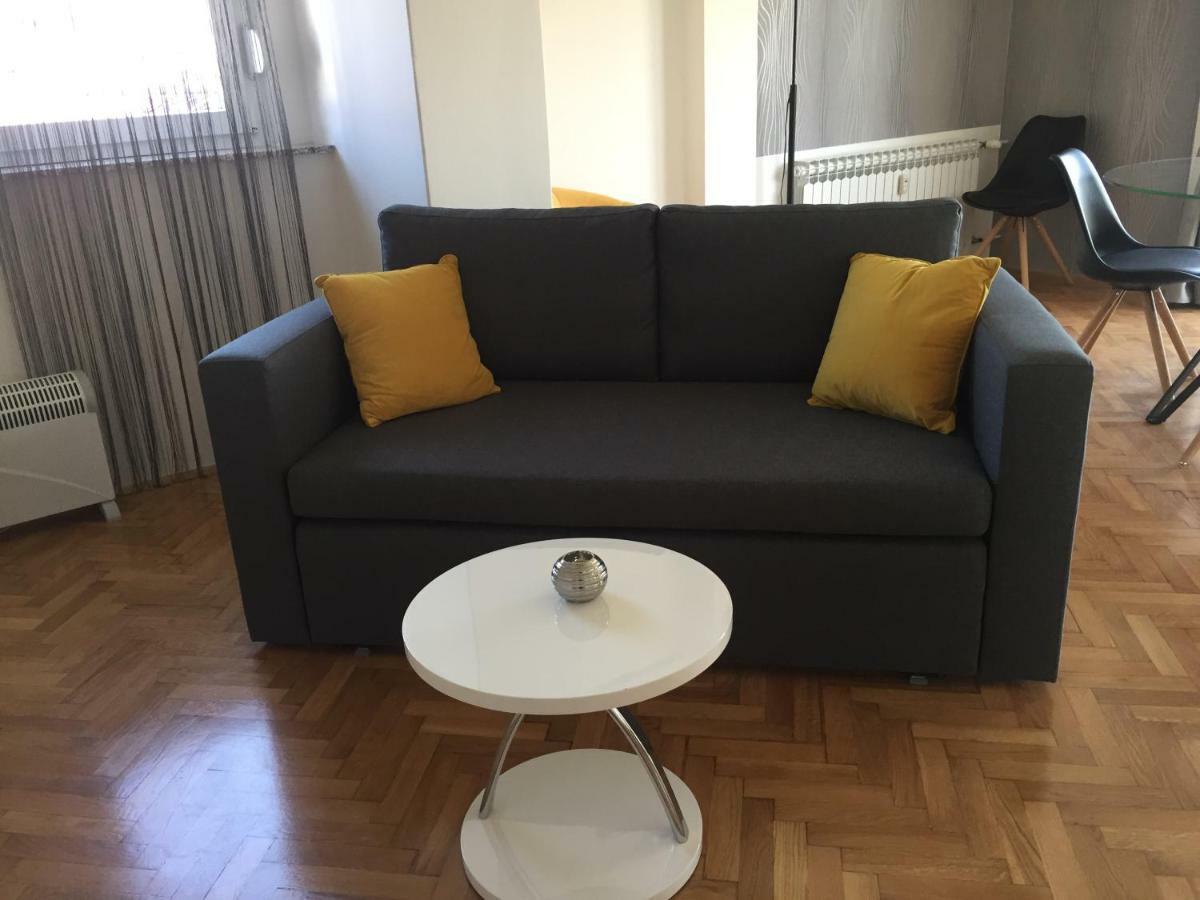 Apartman Studio Sonas 3 With Free Private Parking คาร์โลวัตส์ ภายนอก รูปภาพ